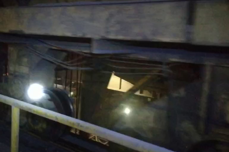 鲅魚(yú)圈煉鋼總廠450t吊車涂油裝置現(xiàn)場(chǎng)運(yùn)行